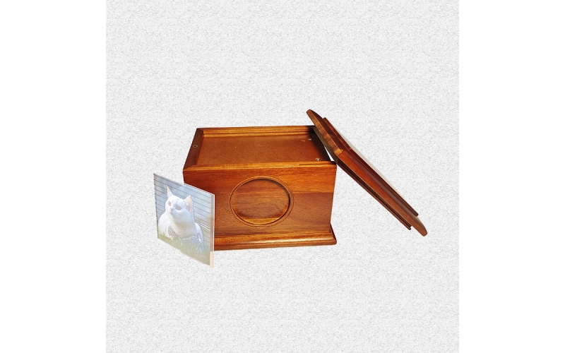 Improved wooden urn for customer customization